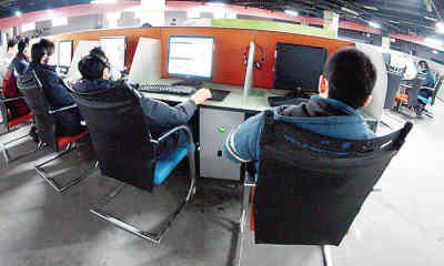 5人团队打击盗版 一年赚取千万开宝马7系_互联