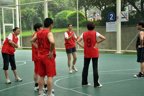 <em>四川</em>全民<em>健身</em>篮球赛:飒爽英姿<em>女</em>的<em>教练</em>_大成网