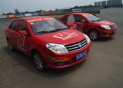 成都国际赛车场 体验吉利金刚漂移极限_购车看