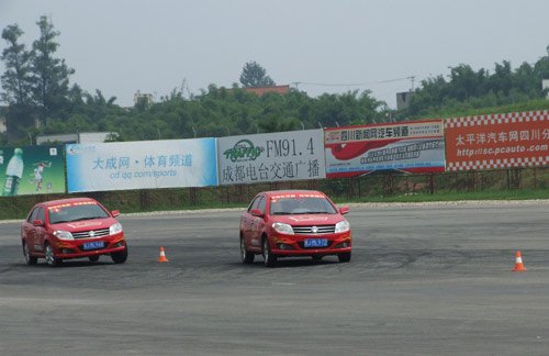 成都国际赛车场 体验吉利金刚漂移极限_购车看