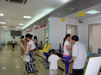 旅游线路价格上涨 出境游呈井喷之势_新闻滚