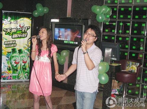 第4期:漂亮美女现场K歌配对 大爆魔术大师笑料