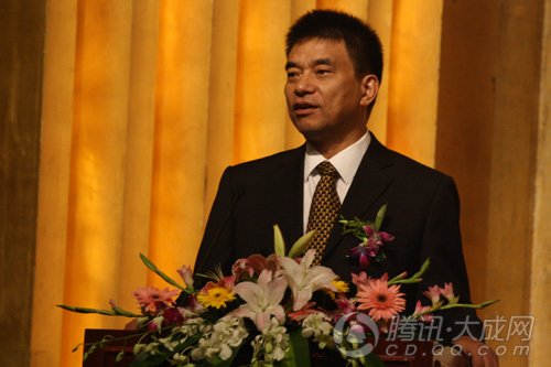 刘永好解码民企发展奥秘:克服家族企业管理弊