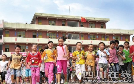 附属我20年希望的恩人您(图)_小学新热点广西资助图片