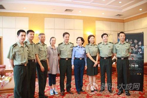 《惊天动地》剧组来蓉 李幼斌侯勇讲述拍片艰