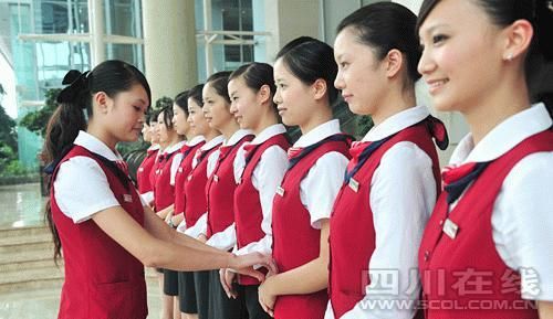 西博会志愿者含金量十足 选美小姐准空姐助阵