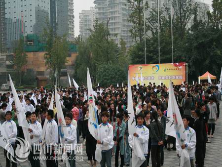 西博会志愿者含金量十足 选美小姐准空姐助阵