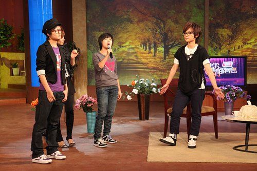 周笔畅正面回应“频换东家”质疑 幽默对话李静