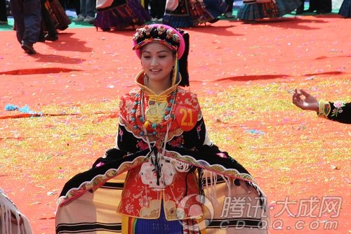 丹巴嘉绒藏族风情节 中国最美乡村看最美姑娘