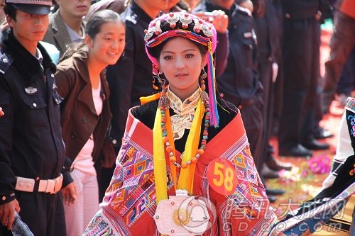 丹巴嘉绒藏族风情节 中国最美乡村看最美姑娘