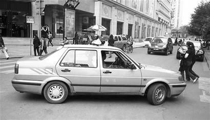 成都司机陋习调查 的哥月入5000晒赚钱秘籍_