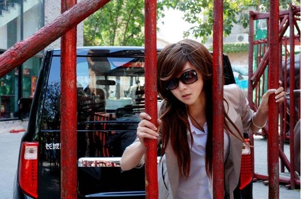 <em>长腿黑丝美女</em>与酷熊的亲密接触_大成车模_大