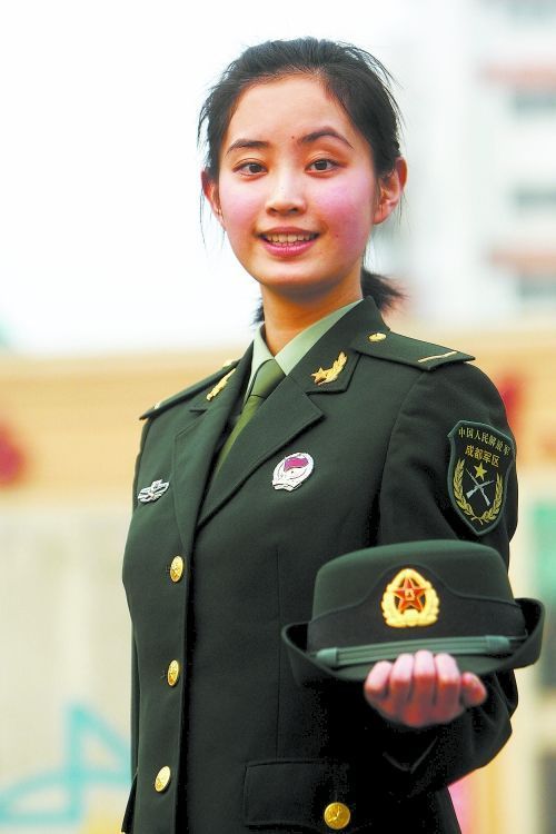 女兵报名点现酷似刘亦菲军花是名文艺兵(图)_热