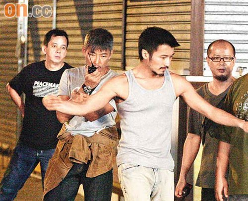 谢霆锋深夜狂奔避追杀 桂纶镁染发变烂赌婆(图)