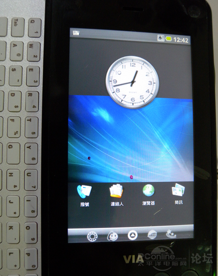 赶超N97!威盛XP Android双系统手机上手_酷炫