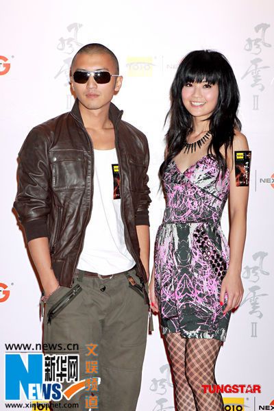 谢霆锋宣传新片 与翻版张柏芝同场未碰面图_