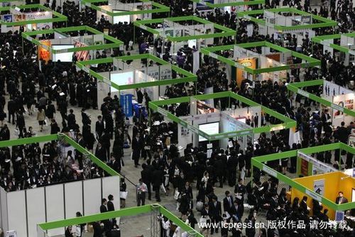 日本大学生专场招聘会人满为患 就业压力巨大