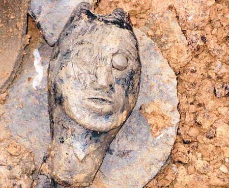 陕西勉县定军山发现汉陶俑 眼珠牙齿清晰可辨