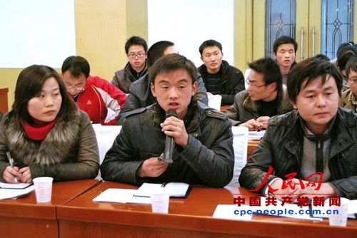 襄樊市举办大学生村官创业导师与创业村官交流