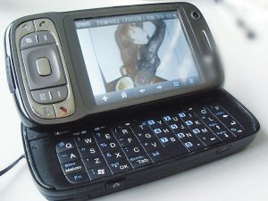 打击手机插黄:18岁男孩手机黄网牟利8万_校园