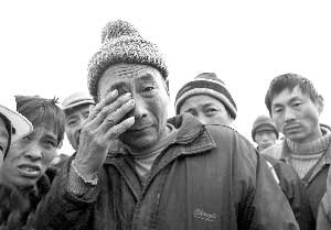 广西数十民工欲跳楼讨薪 自称 最苦农民工 _就