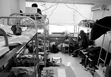 西安出现求职公寓大学生蜗居找工作(图)_新闻