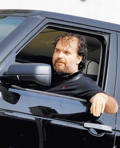 布兰妮.墨菲猝死丈夫拒验尸 警方搜出处方药_