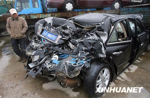 上海浦东发生交通事故 2死2伤_新闻滚动