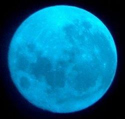 "蓝月亮"其实就是一个月里的第二个圆月,名字本身与月亮的颜色无关