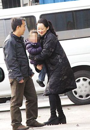 许晴"女儿"亲妈澄清传闻 "神秘男友"是表弟