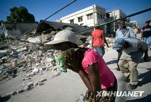 疮痍满目:灾后海地掠影_新闻滚动