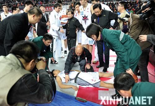 双外援发威小将重伤送医院 辽宁主场大胜东莞