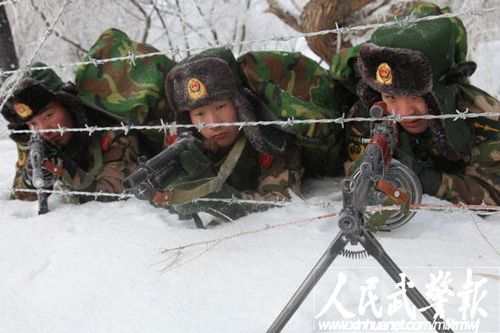 夜宿猫耳洞 武警兵团指挥部-30℃野训(组图)_新