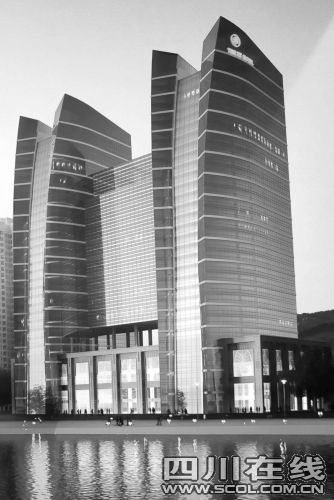 南充:给飞机让道 四川第一高楼自降百米_新闻