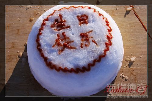 记者手记:做纯净雪蛋糕 给老疙瘩过生日_新闻