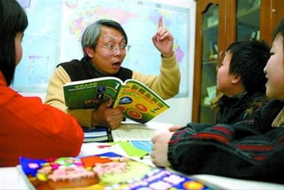 上海教师创海派英语学习法 用方言学国际音标