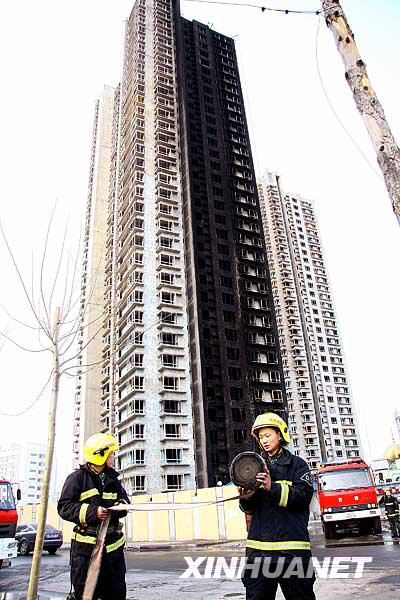 天津一栋高层在建经济适用房失火_新闻滚动