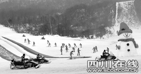 南国冰雪节开幕 游客尽享雪地狂欢3个月(图)