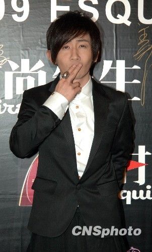 春晚偷拍节目单被证实 董卿神秘魔术伙伴是刘