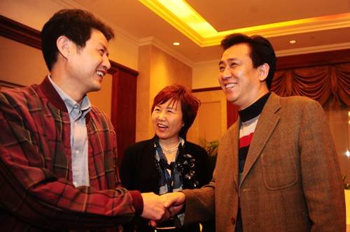 <em>恒大女排</em>获150万巨奖创记录 <em>许家印</em>为郎平颁奖