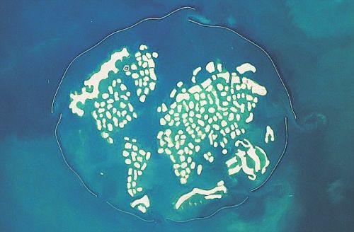 空间站照片显示世界岛正在向中心靠拢并不断