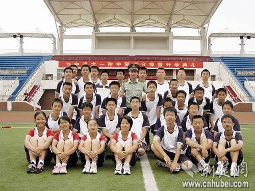 武汉最牛高中班:全班30人19个保送北大清华_