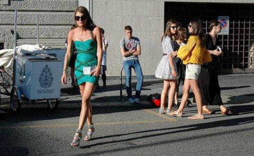 组图:<em>白俄罗斯美女</em>为高跟鞋疯狂_新闻滚动_大