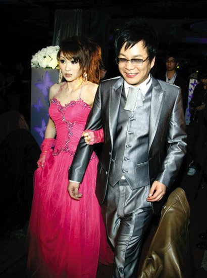 台综艺鬼才<em>沈玉琳</em>大婚娇妻26岁且有一7岁儿