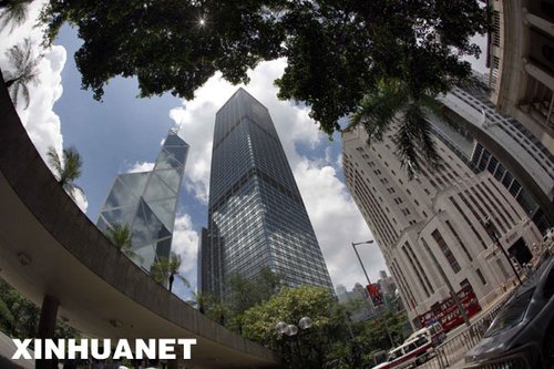 两歹徒闯进香港珠宝店 劫走2400万港元珠宝钻