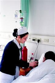 省医院试点<em>护士</em>全程照料帮<em>病人</em>上<em>厕所</em>成工作_
