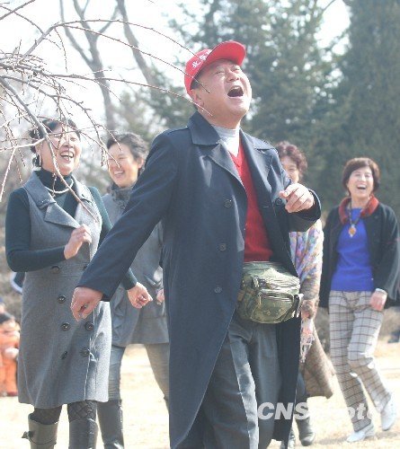 范伟解读幸福 暂无上春晚打算 放心赵本山表演