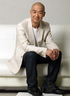 张国立代言九天家私和新产品齐齐亮相家具展_