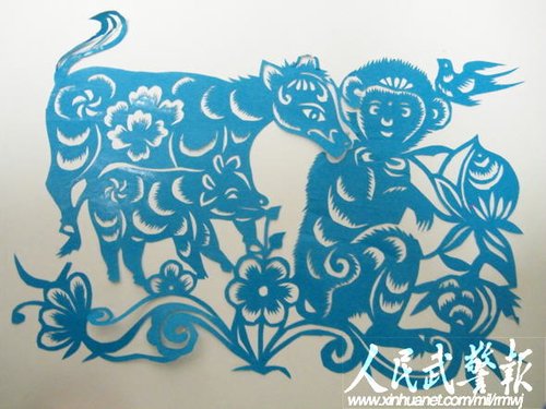 武警士官汝海军:自创字画融合的猴寿剪纸_新