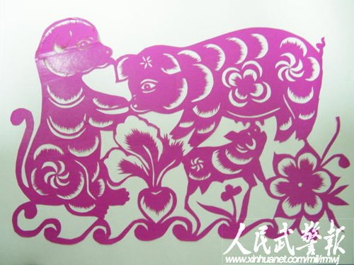 武警士官汝海军:自创字画融合的猴寿剪纸_新